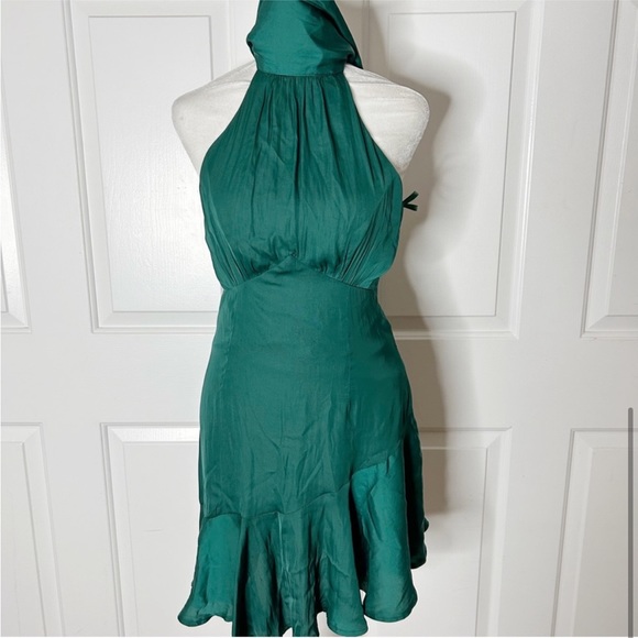 NWT Selfie Leslie Promises Halterneck Fluted Hem Dress size Small - Picture 4 of 9